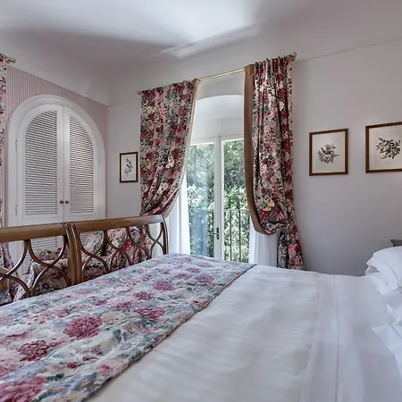 Augustus Hotel&resort Hotel